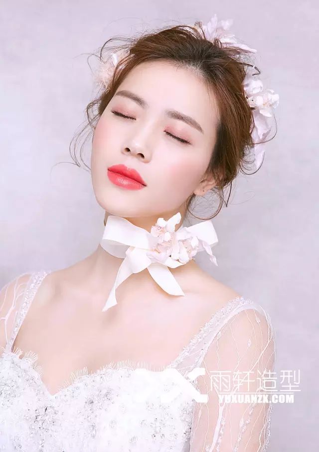 新娘绝美妆容，展现独特魅力与美丽风采